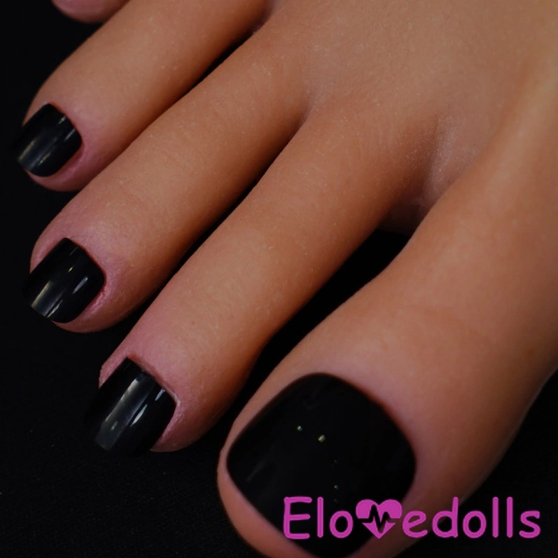 ยาทาเล็บเท้าสีดำ