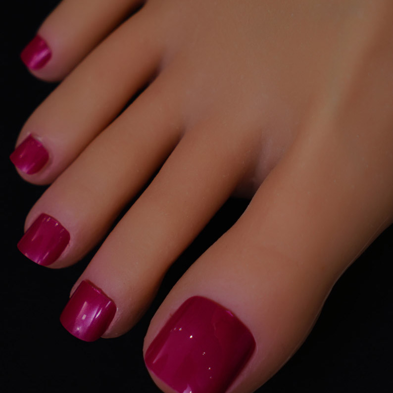 esmalt d'ungles de color rosa vermell