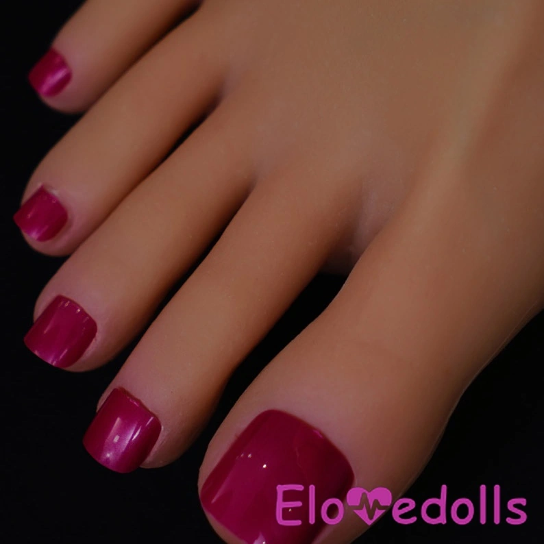 ยาทาเล็บเท้าสีแดงกุหลาบ