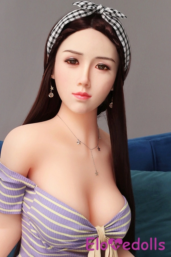 Boneka Seks Brunette Bibir Tipis Menggairahkan Silikon D Cup 60cm Detail Lihat 3