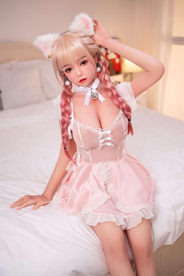 135cm B Cup TPE Blonde Gray Eyes Petite Breasts Japanese Sex Doll Gallery 3