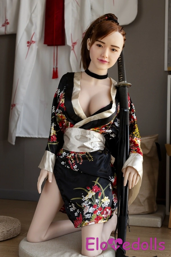 دمية جنسية يابانية بجسم من مادة TPE ورأس سيليكون ومقاس 150 سم وعيون كهرمانية وثديين صغيرين، عرض التفاصيل 28