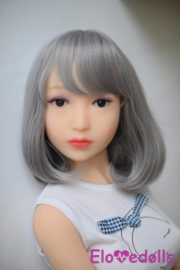 Poupée sexuelle réaliste en TPE, bonnet D, 125 cm, petite poitrine aux yeux gris, vue détaillée 3