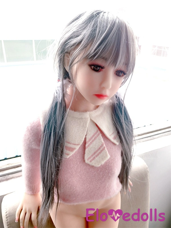 saya memegang boneka seks 5.18 kaki