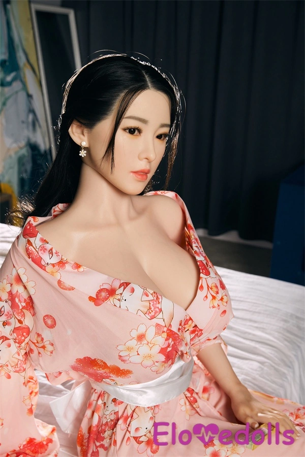 κούκλες σεξ με μεγάλα βυζιά