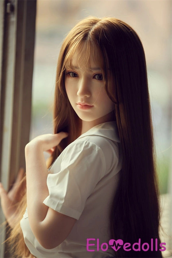 κούκλες που φαίνονται πραγματικές