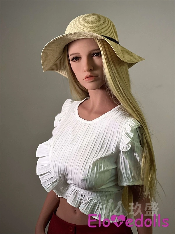 boneka cinta realistis