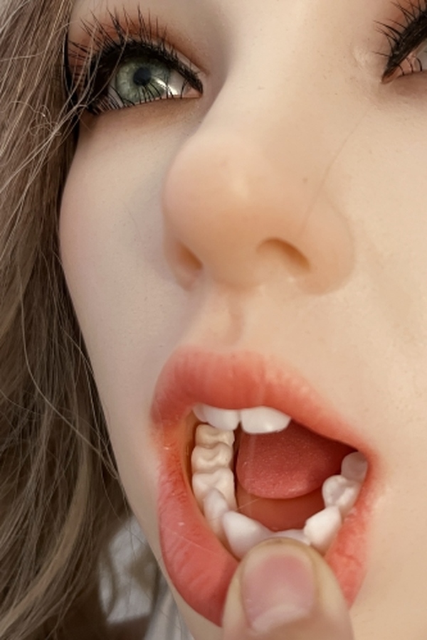 160cm D Cup Silicone Petite Breasts Gray Eyes Thin Lips European Sex Doll Detail View 2