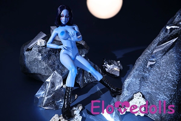 yêu búp bê gợi cảm