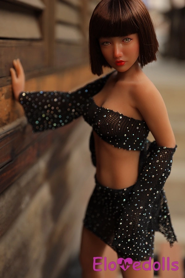 suure rinnaga seksnukk