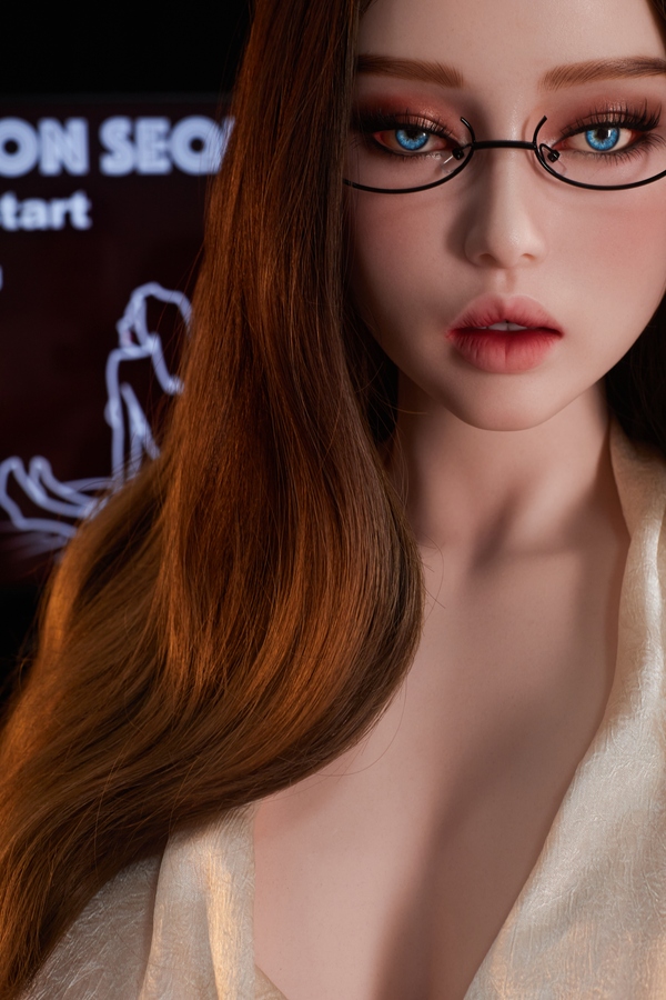 161cm I Cup Silicone Voluptuous Thin Lips Brunette Thick Sex Doll Detail View 2