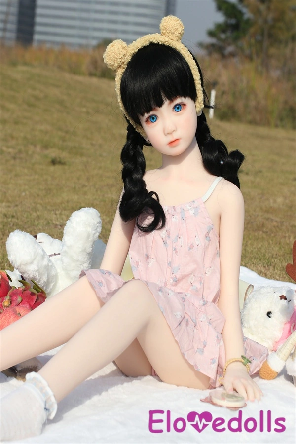 κούκλα αγάπης με ξανθά μαλλιά