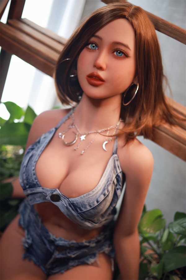 123cm C Cup TPE Brunette Amber Eyes Full Lips Realistic Sex Doll Gallery 4