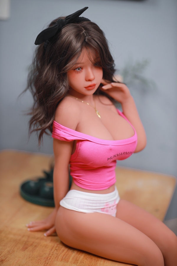 110cm F Cup TPE Brunette Full Lips Voluptuous Sex Doll Detail View 2