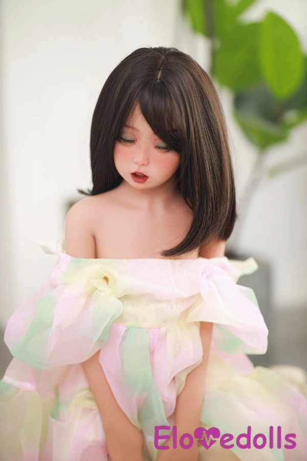 115 cm AA TPE Schwarze dünne Lippen Bernsteinfarbene Augen Realistische Sexpuppe Detailansicht 2