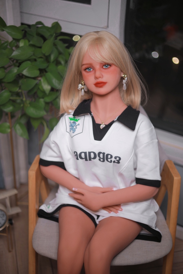 130cm B Cup TPE Amber Eyes Small Breasts Thin Lips Teen Sex Doll Gallery 7
