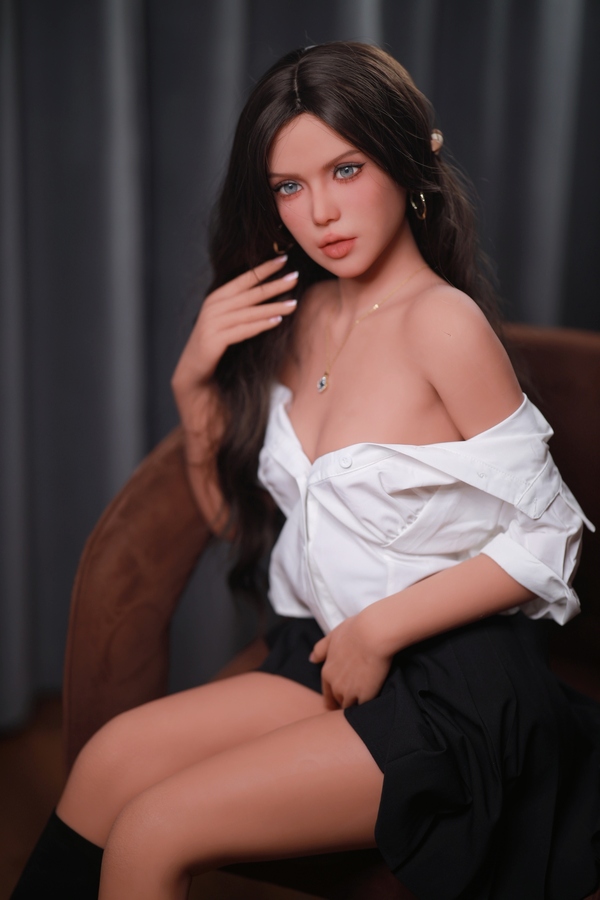 157cm B Cup TPE Blue Eyes Voluptuous Brunette Realistic Sex Doll Gallery 6