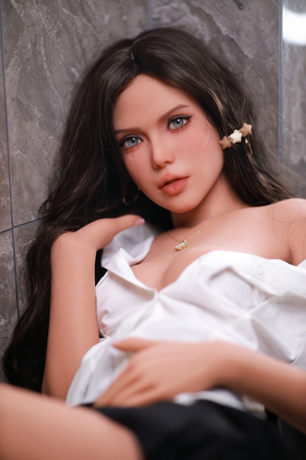 157cm B Cup TPE Natural Lips Brunette Voluptuous Realistic Sex Doll Detail View 3