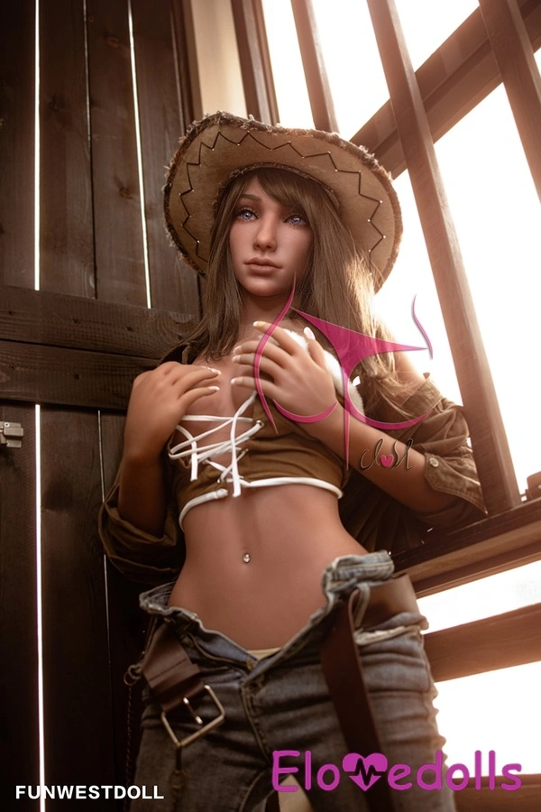158cm TPE sex panenka s košíčky C, drobná prsa, brunetka, tenké rty, detailní pohled 3