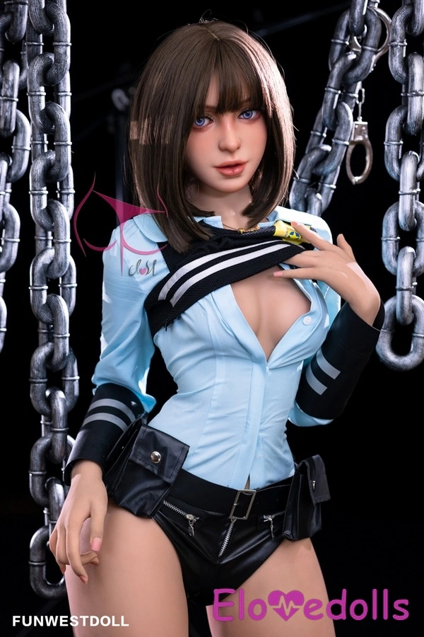 Detailní pohled na sex-panenku s košíčky C, TPE, drobná brunetka, 157 cm, Tkanina, tenké rty, 1
