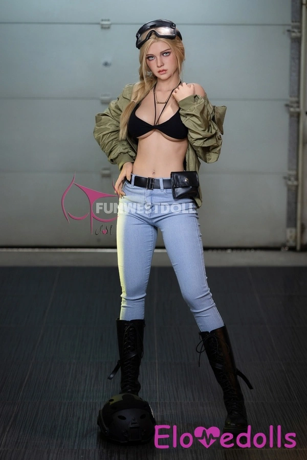 عروسک جنسی TPE بلوند با سینه‌های کوچک و چشم‌های آبی، سایز 162 سانتی‌متر، مدل F Cup، نمای جزئیات 2