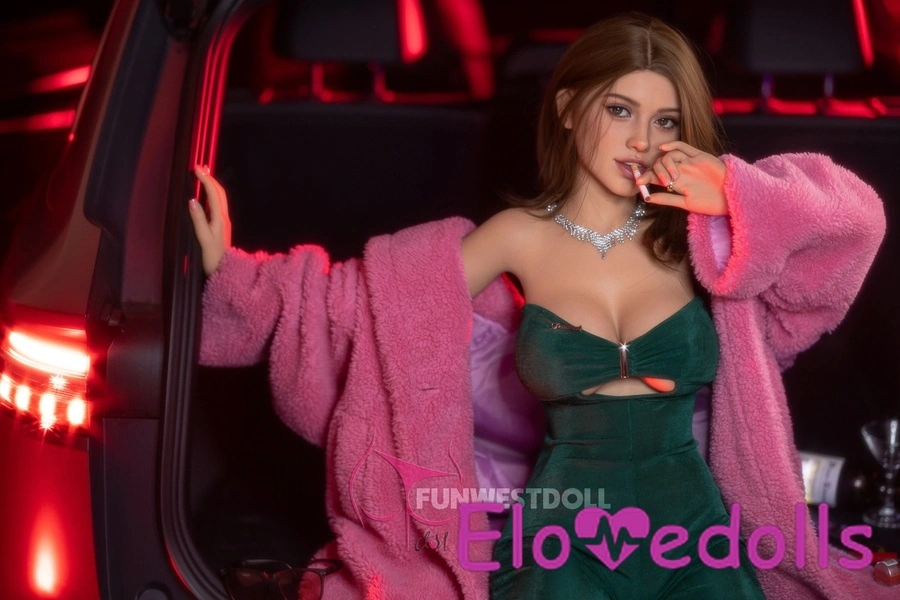 155cm TPE brunetka s plnými rty a zelenýma očima, sex panenka s košíčky F, detailní pohled 4