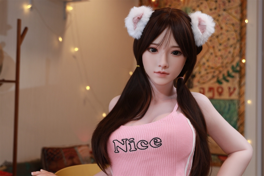 158cm B Cup Silicone Thin Lips Petite Breasts Amber Eyes Realistic Sex Doll Gallery 5
