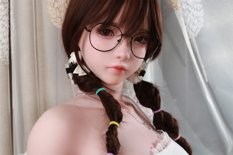 158cm B Cup Silicone Thin Lips Petite Brunette Lifelike Sex Doll Detail View 2