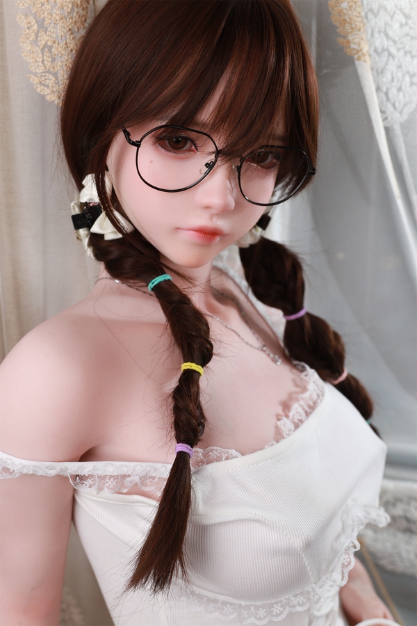 158cm B Cup Silicone Thin Lips Gray Eyes Petite Lifelike Sex Doll Detail View 3