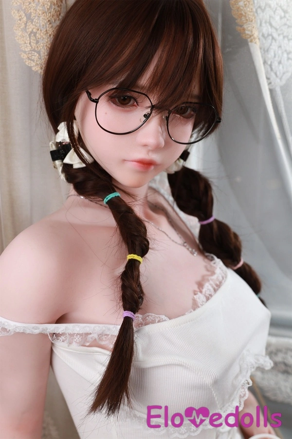 دمية جنسية صغيرة واقعية من السيليكون بحجم B ومقاس 158 سم وشفتين رفيعتين وعيون رمادية، عرض التفاصيل 3