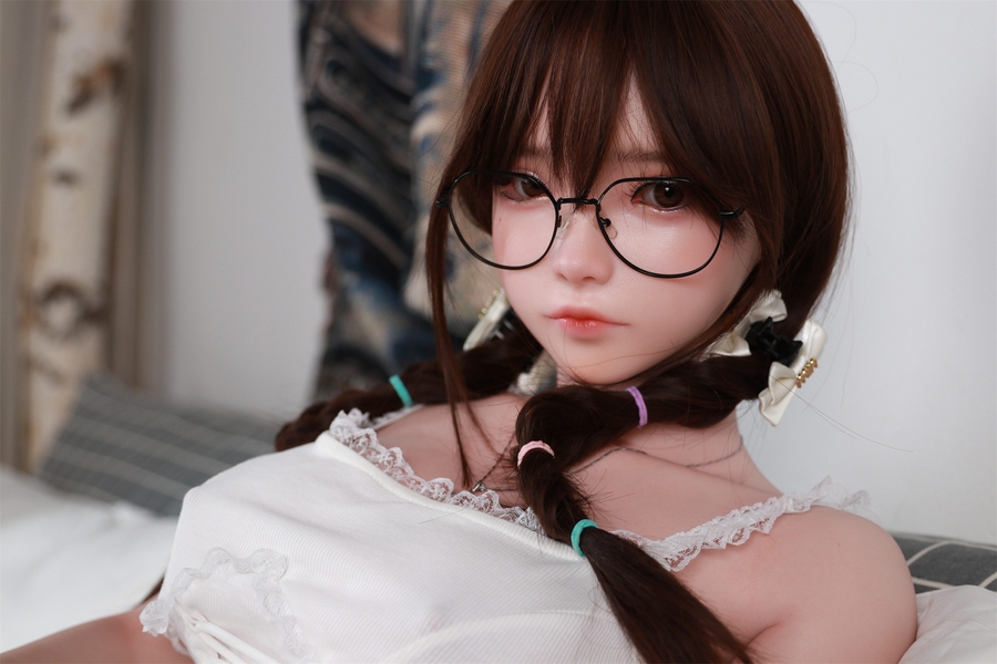 158cm B Cup Silicone Petite Gray Eyes Thin Lips Lifelike Sex Doll Detail View 4