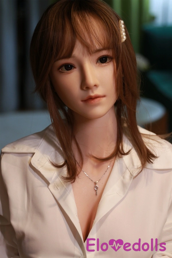 گالری عروسک واقعی سیلیکونی با لب‌های نازک و چشمان ریز خاکستری به ابعاد ۱۶۱ سانتی‌متر مدل F Cup 7