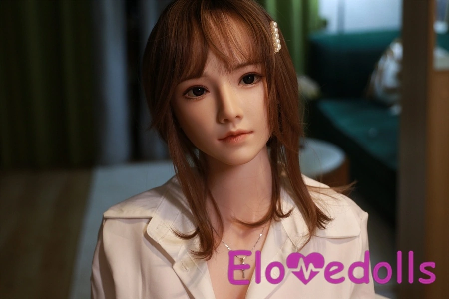 گالری عروسک واقعی ۱۶۱ سانتی‌متری سیلیکونی F Cup با سینه‌های کوچک، چشم‌های خاکستری و قهوه‌ای، ۸