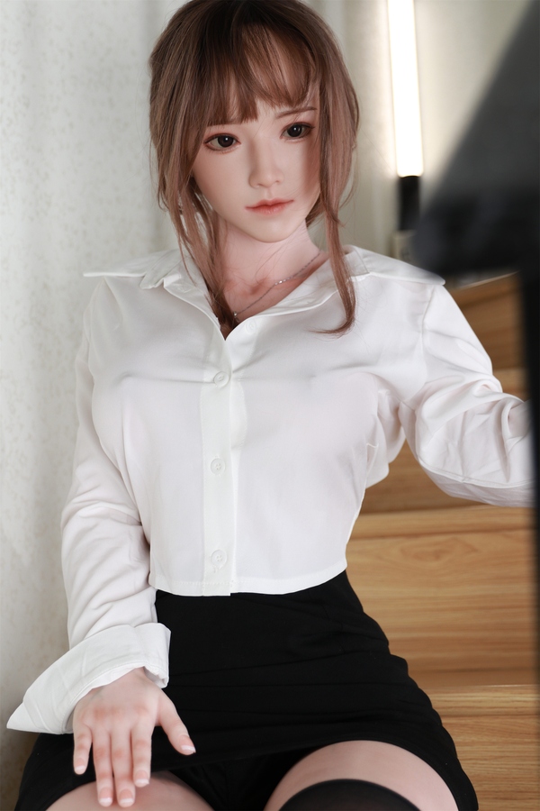 161cm F Cup Silicone Brunette Petite Thin Lips Real Doll Detail View 1