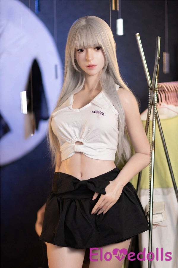 عروسک جنسی اروپایی سیلیکونی با سینه‌های کوچک، لب‌های سفید و نازک، کاپ C، ۱۶۵ سانتی‌متر، نمای جزئیات ۴