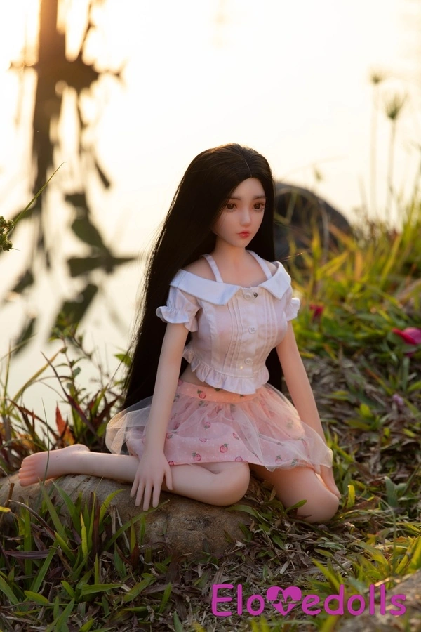 Μίνι κούκλα σεξ με λεπτό χείλος σιλικόνης 65cm C Cup, μαύρο, petite breasts και λεπτομέρειες. Δείτε 5