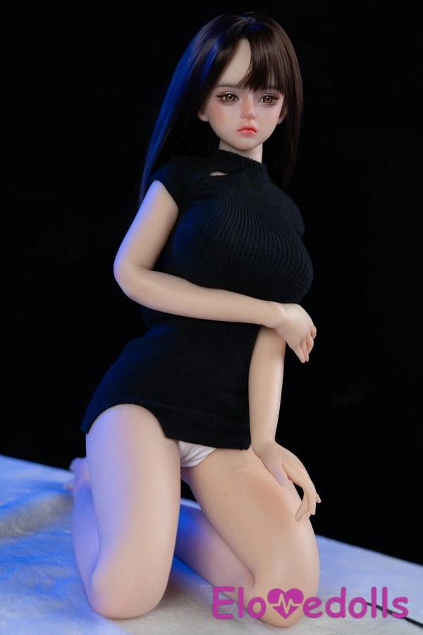 בובת מין מיניאטורית עם קאפ C וחזה סיליקון בגודל 65 ס"מ, ברונטית, גלריית תמונות 2