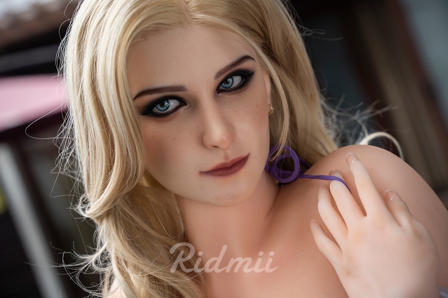 Blue Eyes Thin Lips Petite Breasts American Sex Doll Gallery 5