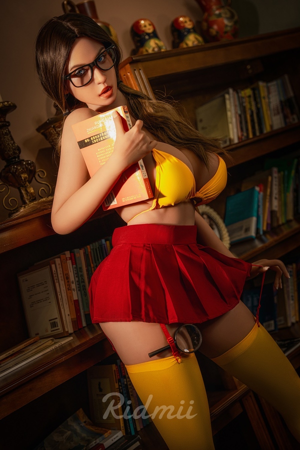 Petite Breasts Voluptuous Amber Eyes BBW Sex Doll Gallery 2
