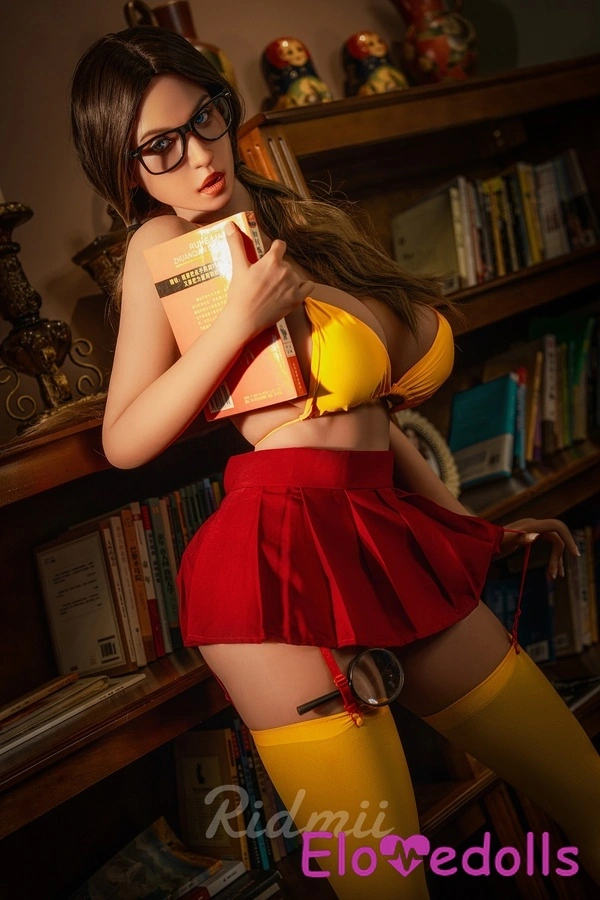 Galeria de bonecas sexuais BBW com seios pequenos, olhos âmbar voluptuosos e 2