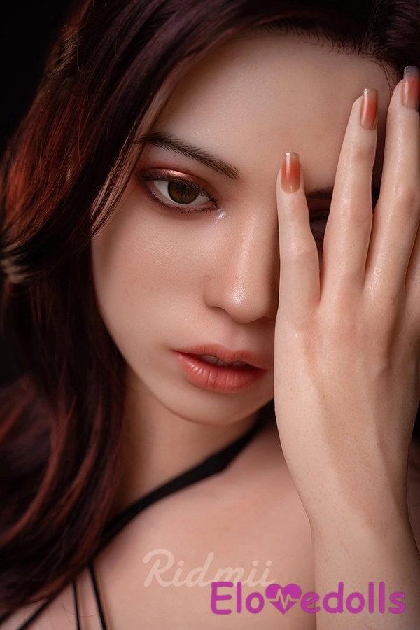Professionell sexdocka med röda bärnstensfärgade ögon och små bröst Galleri 8