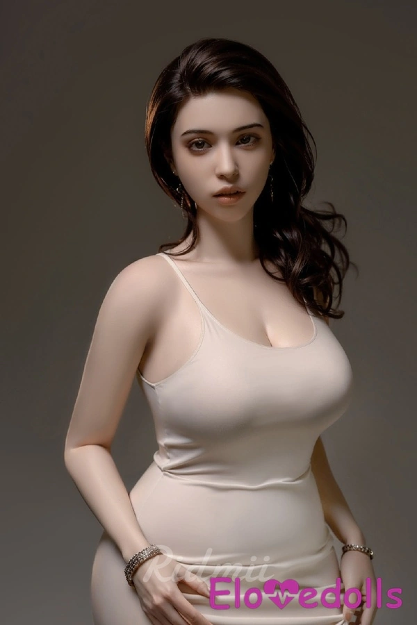 בובת מין מציאותית, ראש סיליקון, קאפ E, 168 ס"מ, גוף TPE, שדיים קטנים, ברונטית, עיניים אפורות, גלריית בובות 4
