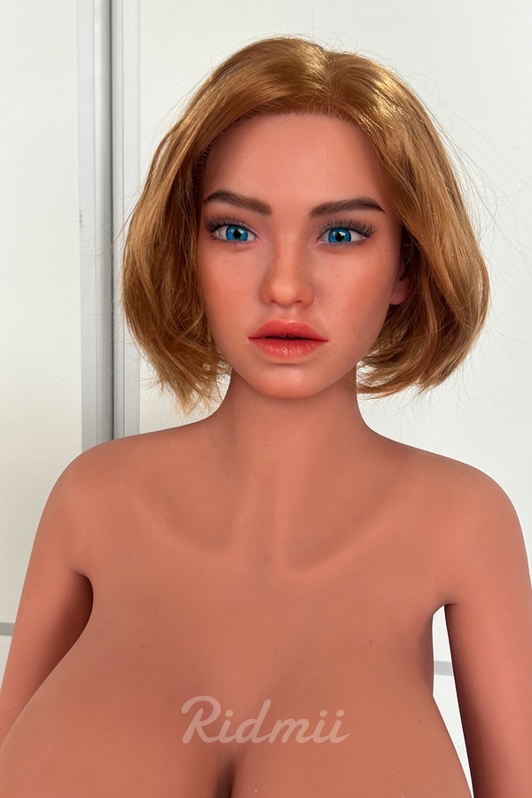 167cm E Cup Silicone Head & TPE Body Petite Thin Lips Blue Eyes Big Booty Sex Doll Detail View 4