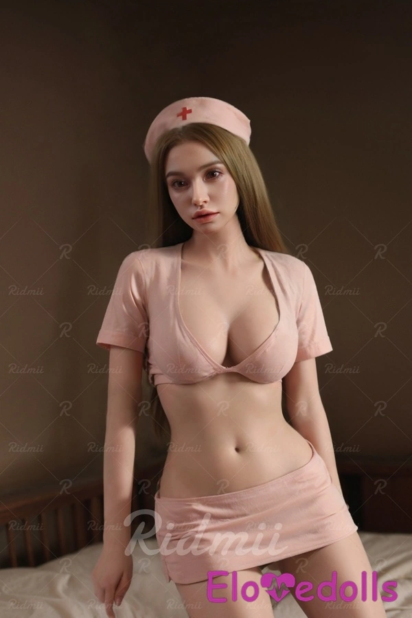 عروسک جنسی واقعی با سر سیلیکونی و بدن TPE سایز ۱۶۵ سانتی‌متر، سینه‌های کوچک، مو قهوه‌ای، لب‌های نازک، گالری ۵