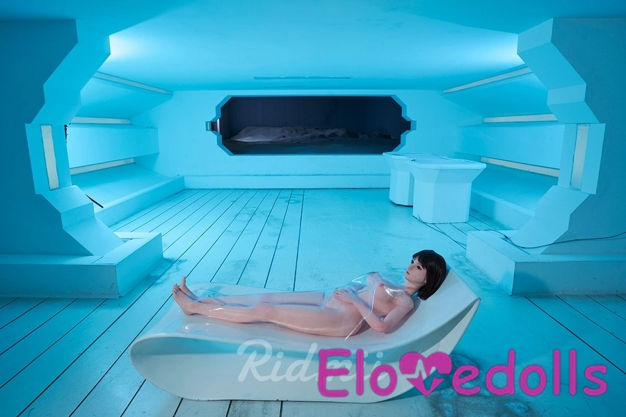 دمية جنسية واقعية برأس سيليكون وجسم من مادة TPE بطول 163 سم وعيون زرقاء صغيرة وثديين متوسطين معرض 5