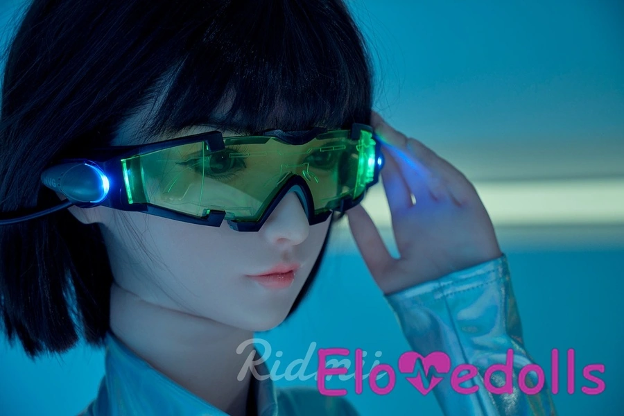 دمية جنسية واقعية برأس سيليكون وجسم من مادة TPE وعيون زرقاء سوداء وثديين متوسطين، عرض التفاصيل 5