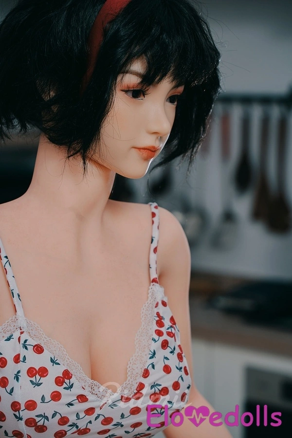 گالری عروسک واقعی 2، سر سیلیکونی G Cup و بدن TPE با سایز 163 سانتی‌متر، چشمان کهربایی مشکی، سینه‌های ریز