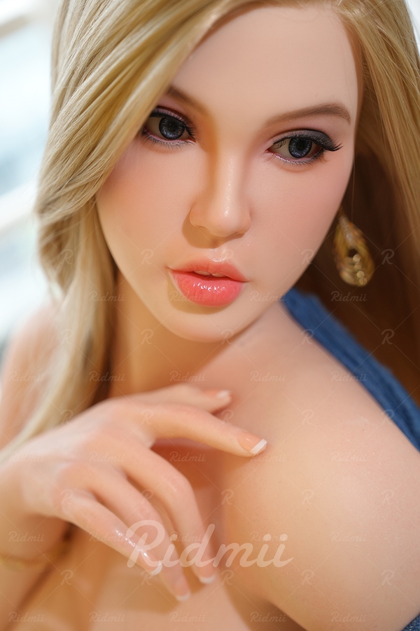 166cm C Cup TPE Thin Lips Blue Eyes Petite Breasts European Sex Doll Detail View 2