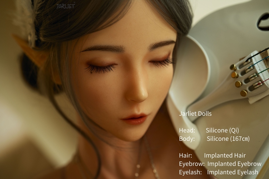 167cm B Cup Silicone Brunette Hourglass Amber Eyes Celebrity Sex Dolls Detail View 3