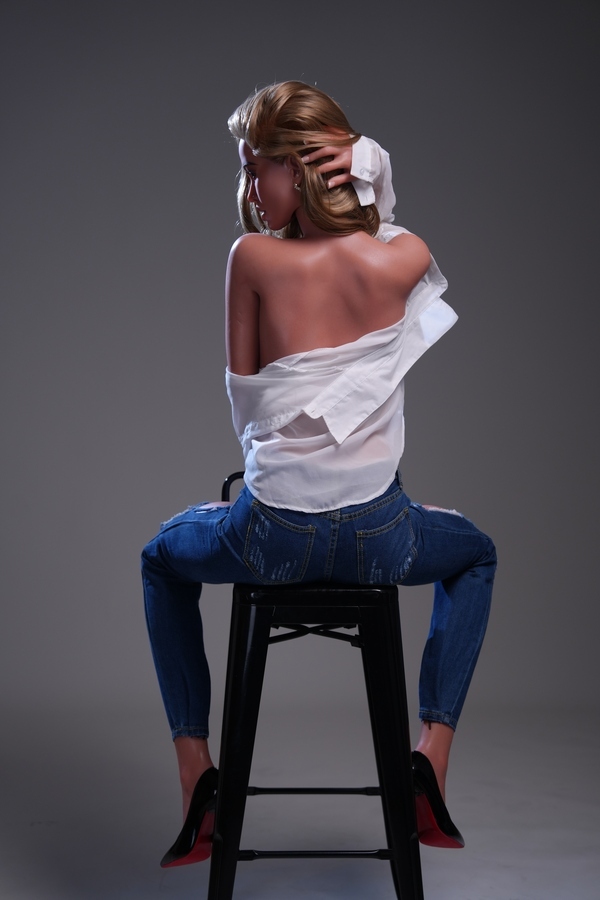 170cm E Cup Silicone Petite Breasts Blonde Full Lips Realistic Sex Doll Detail View 4